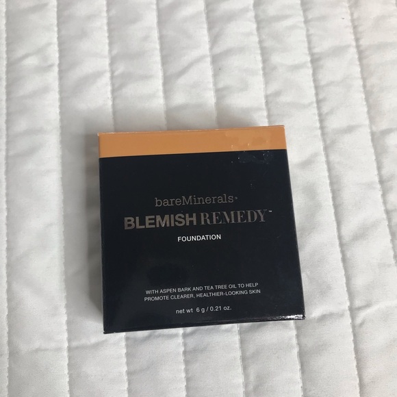 Blemish Remedy Foundation - clearly sand
